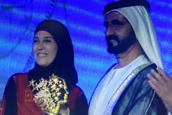 التربية تكّرم المعلمة "حنان الحروب" الفائزة بجائزة أفضل معلم بالعالم